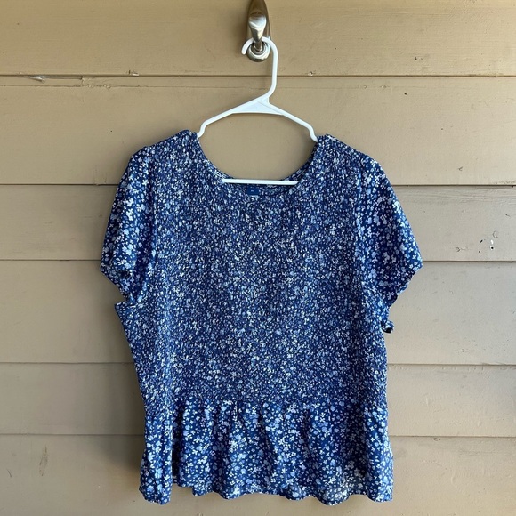 Old Navy Womens Smocked Peplum Top Size XL Blue White Floral Flutter Sleeve - Picture 1 of 7
